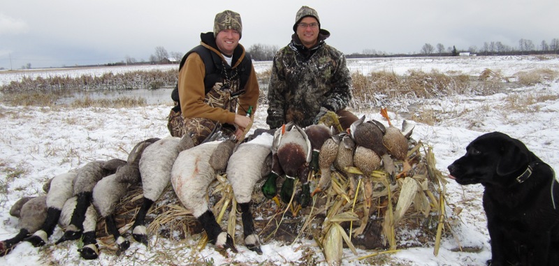 H Action Matt Thompson with Geese and Mallards 1113-800